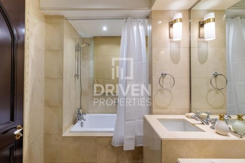 Apartment in Downtown Dubai (Downtown Burj Dubai), Dubai 2 bedrooms, 281.77 sq.m. № 137314 - photo 2