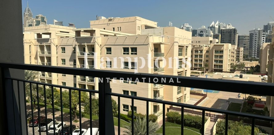 Apartment in The Views 1, The Views, Dubai 1 bedroom, 79.2463 sq.m. № 95283