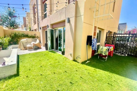 Villa in Al Barsha, Dubai 3 bedrooms, 228 sq.m. № 38195 - photo 12