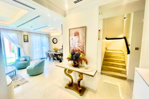 Villa in Al Barsha, Dubai 3 bedrooms, 228 sq.m. № 38195 - photo 1