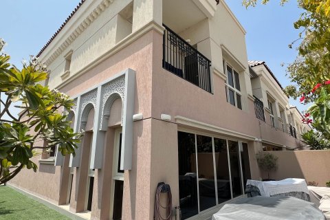Townhouse in Dubai 3 bedrooms, 179 sq.m. № 96970 - photo 2