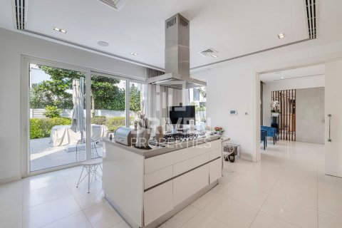 Villa in The Nest, Al Barari, Dubai 4 bedrooms, 1196.03 sq.m. № 138428 - photo 22