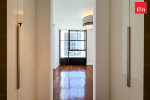 Apartment in City Walk, Dubai 3 bedrooms, 212.7 sq.m. № 109537 - photo 12