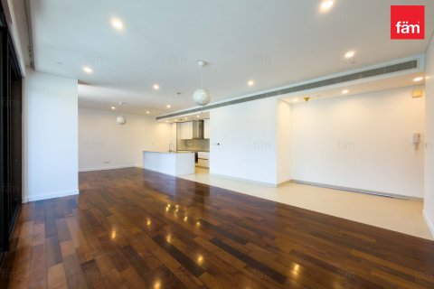 Apartment in City Walk, Dubai 3 bedrooms, 212.7 sq.m. № 109537 - photo 7