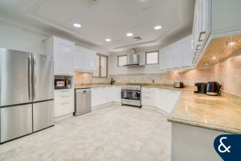 Villa in Palm Jumeirah, Dubai 5 bedrooms, 622 sq.m. № 76722 - photo 3