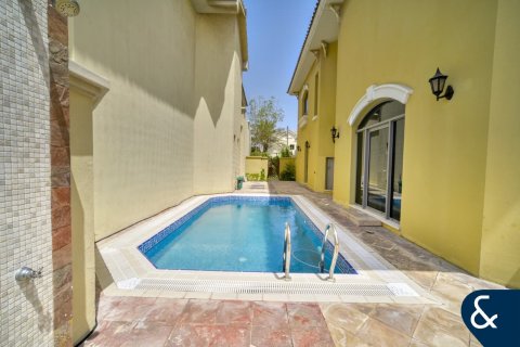 Villa in Palm Jumeirah, Dubai 5 bedrooms, 622 sq.m. № 76722 - photo 17