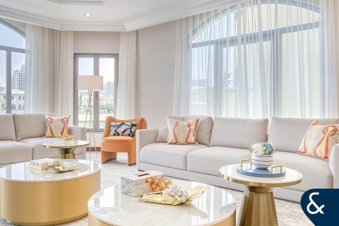 Villa in Palm Jumeirah, Dubai 5 bedrooms, 622 sq.m. № 76722 - photo 2