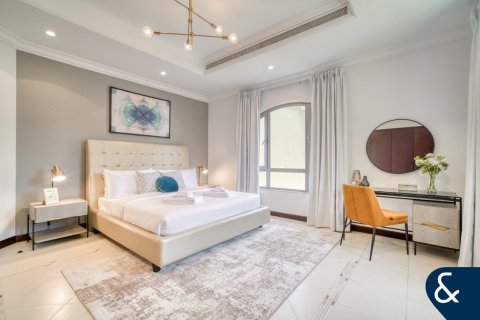 Villa in Palm Jumeirah, Dubai 5 bedrooms, 622 sq.m. № 76722 - photo 9