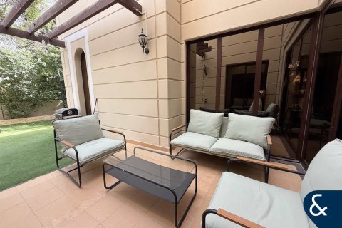 Villa in Al Salam, Mudon, Dubai 4 bedrooms, 390 sq.m. № 76720 - photo 9