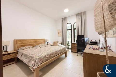 Villa in Al Salam, Mudon, Dubai 4 bedrooms, 390 sq.m. № 76720 - photo 4