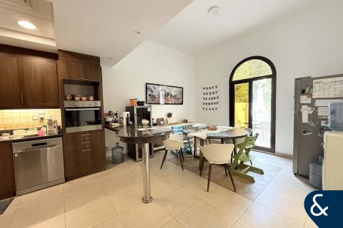 Villa in Al Salam, Mudon, Dubai 4 bedrooms, 390 sq.m. № 76720 - photo 7