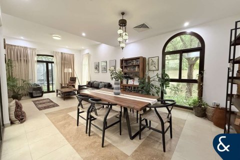 Villa in Al Salam, Mudon, Dubai 4 bedrooms, 390 sq.m. № 76720 - photo 2