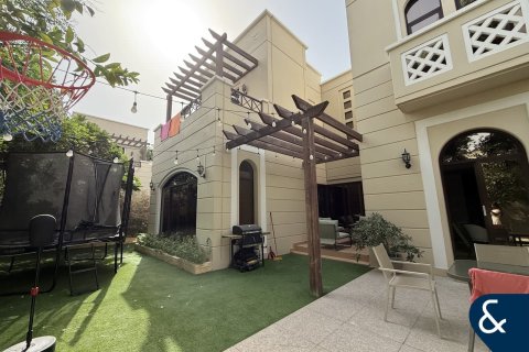 Villa in Al Salam, Mudon, Dubai 4 bedrooms, 390 sq.m. № 76720 - photo 1