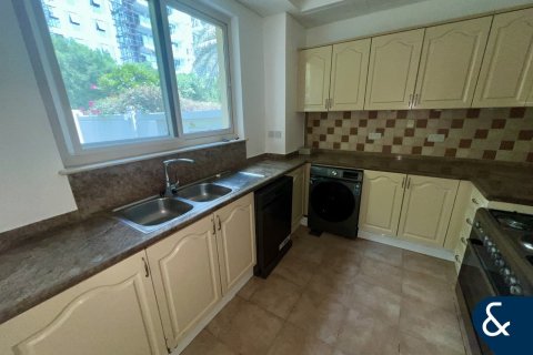 Townhouse in Dubai Sports City, Dubai 4 bedrooms, 250 sq.m. № 76710 - photo 6