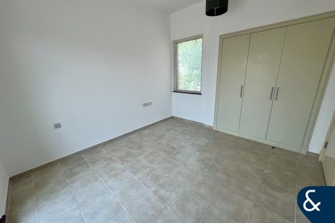 Townhouse in Dubai Sports City, Dubai 4 bedrooms, 250 sq.m. № 76710 - photo 12