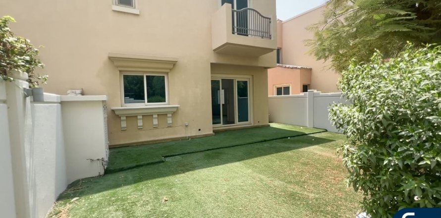 Townhouse in Dubai Sports City, Dubai 4 bedrooms, 250 sq.m. № 76710