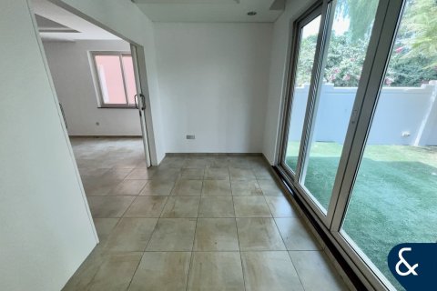 Townhouse in Dubai Sports City, Dubai 4 bedrooms, 250 sq.m. № 76710 - photo 4