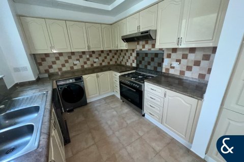 Townhouse in Dubai Sports City, Dubai 4 bedrooms, 250 sq.m. № 76710 - photo 5