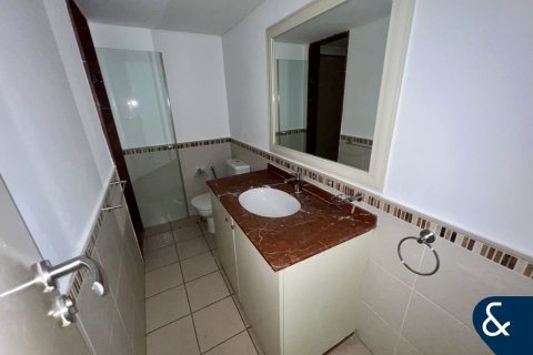 Townhouse in Dubai Sports City, Dubai 4 bedrooms, 250 sq.m. № 76710 - photo 18