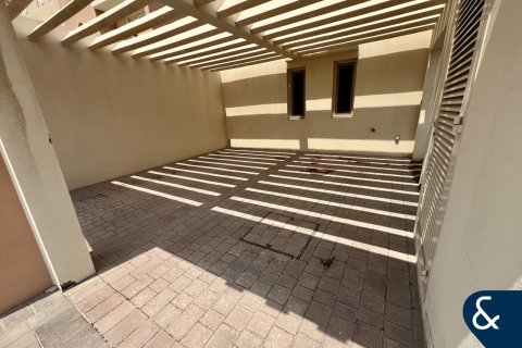 Townhouse in Dubai Sports City, Dubai 4 bedrooms, 250 sq.m. № 76710 - photo 19