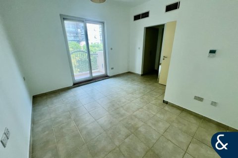 Townhouse in Dubai Sports City, Dubai 4 bedrooms, 250 sq.m. № 76710 - photo 10