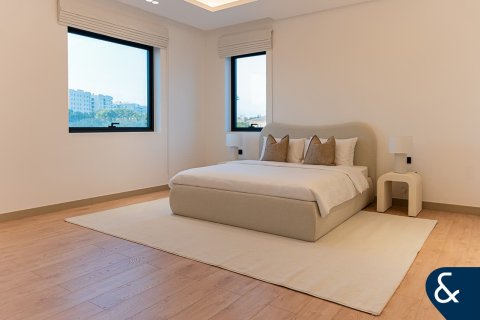 Villa in Earth, Jumeirah Golf Estates, Dubai 5 bedrooms, 836 sq.m. № 76717 - photo 8