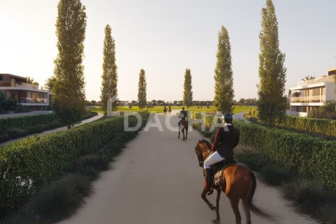 Villa in Dubai Investment Park, Dubai 4 bedrooms, 470 sq.m. № 104691 - photo 3