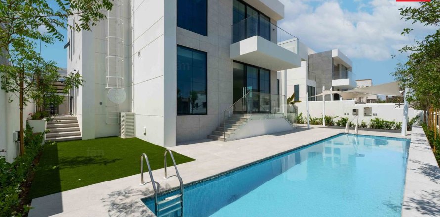 Villa en Al Furjan, Dubai, 6 dormitorios, 604.8 m², № 10784