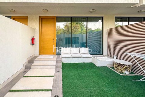 Villa in Jumeirah Village Circle, Dubai 3 bedrooms, 130 sq.m. № 43751 - photo 1