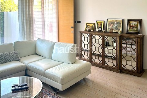 Villa in Jumeirah Village Circle, Dubai 3 bedrooms, 130 sq.m. № 43751 - photo 8
