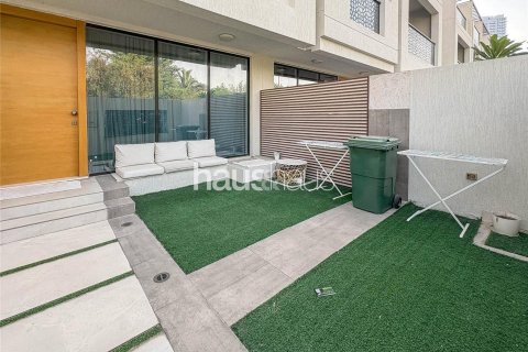 Villa in Jumeirah Village Circle, Dubai 3 bedrooms, 130 sq.m. № 43751 - photo 11