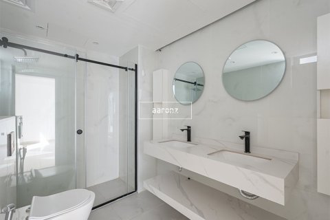 Apartment in Dubai Marina, Dubai 3 bedrooms, 176.3 sq.m. № 18217 - photo 13