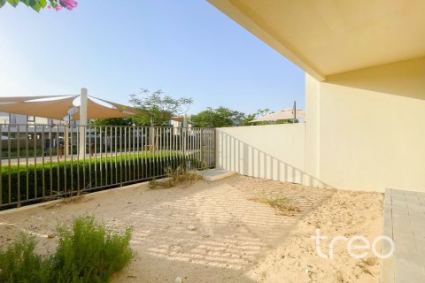 Adosado en Dubai South (Dubai World Central), Dubai, 3 dormitorios, 162.67 m², № 119613