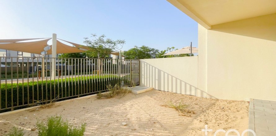 Adosado en Dubai South (Dubai World Central), Dubai, 3 dormitorios, 162.67 m², № 119613