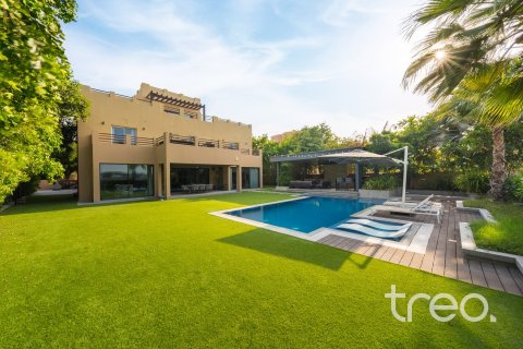 Villa en Arabian Ranches, Dubai, 6 dormitorios, 743.22 m², № 123487