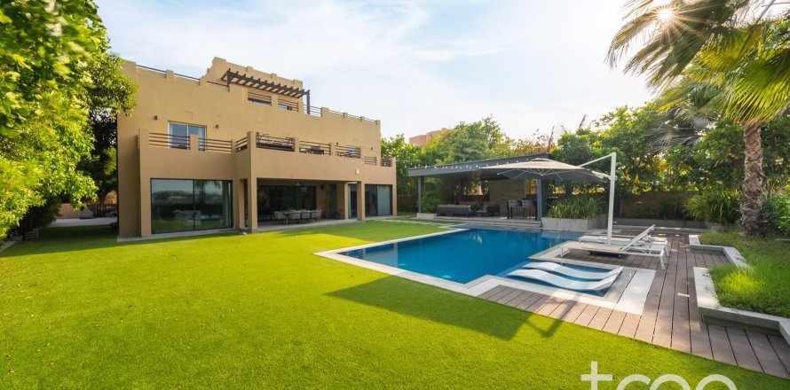 Villa en Arabian Ranches, Dubai, 6 dormitorios, 743.22 m², № 123487