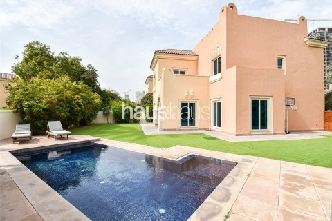 Villa in Dubai Sports City, Dubai 5 bedrooms, 357 sq.m. № 43660 - photo 1