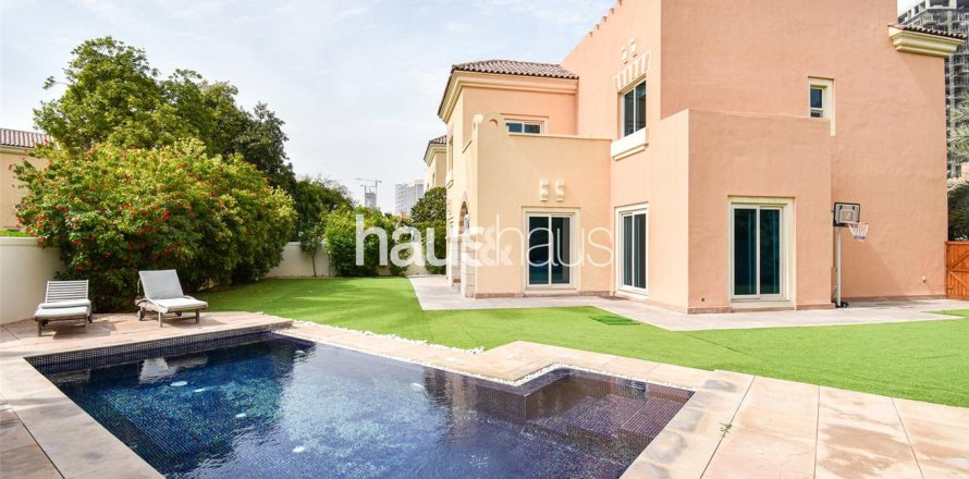 Villa in Dubai Sports City, Dubai 5 bedrooms, 357 sq.m. № 43660