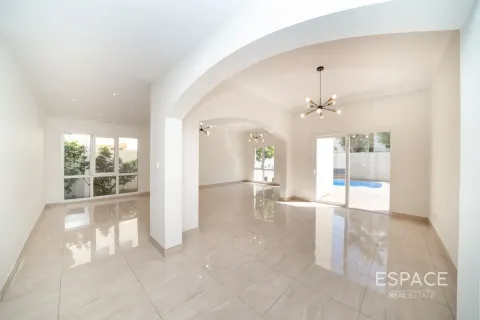 Villa in Meadows, Dubai 5 bedrooms, 353 sq.m. № 122605 - photo 5