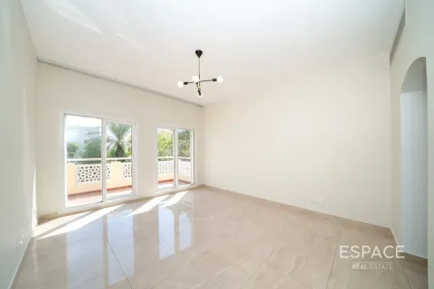 Villa in Meadows, Dubai 5 bedrooms, 353 sq.m. № 122605 - photo 15