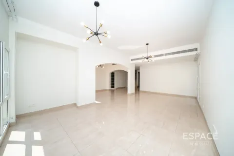 Villa in Meadows, Dubai 5 bedrooms, 353 sq.m. № 122605 - photo 7
