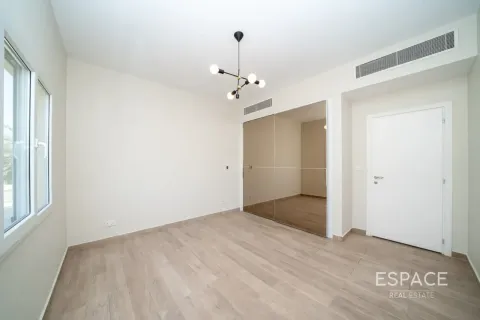 Villa in Meadows, Dubai 5 bedrooms, 353 sq.m. № 122605 - photo 10