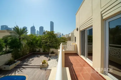 Villa in Meadows, Dubai 5 bedrooms, 353 sq.m. № 122605 - photo 17