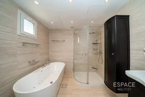 Villa in Meadows, Dubai 5 bedrooms, 353 sq.m. № 122605 - photo 12