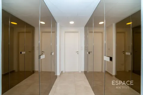 Villa in Meadows, Dubai 5 bedrooms, 353 sq.m. № 122605 - photo 13