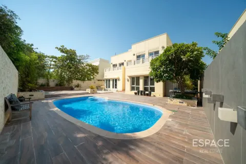 Villa in Meadows, Dubai 5 bedrooms, 353 sq.m. № 122605