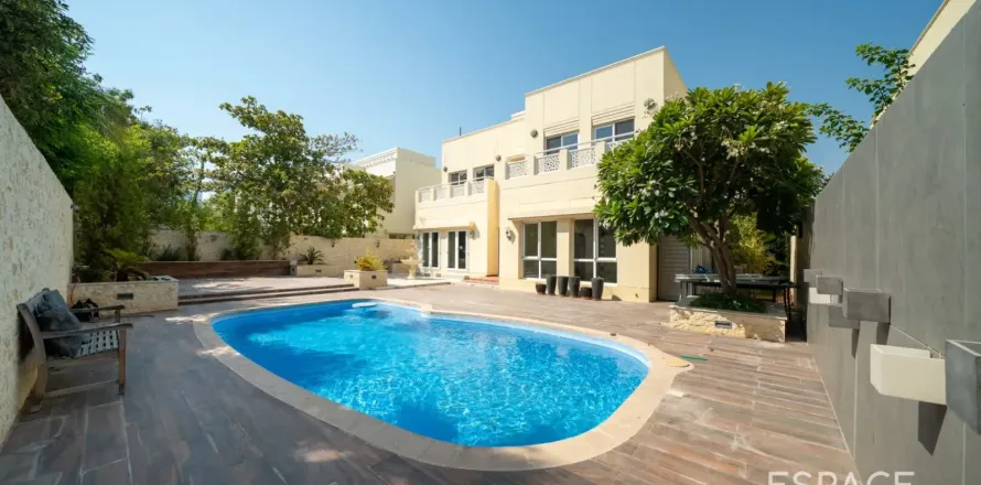 Villa in Meadows, Dubai 5 bedrooms, 353 sq.m. № 122605