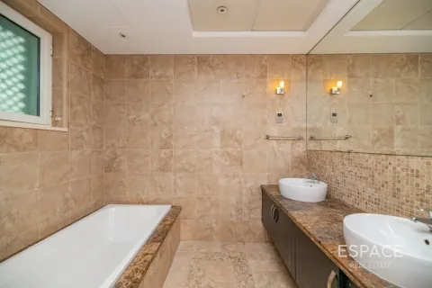 Villa in Regional, Jumeirah Park, Dubai 3 bedrooms, 285 sq.m. № 122604 - photo 12