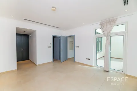 Villa in Regional, Jumeirah Park, Dubai 3 bedrooms, 285 sq.m. № 122604 - photo 6