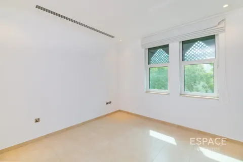 Villa in Regional, Jumeirah Park, Dubai 3 bedrooms, 285 sq.m. № 122604 - photo 11